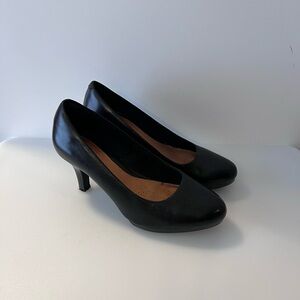 Clark’s Artisan black pumps